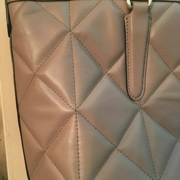 COACH F3D6661 Ava Chain Tote in Quilted Leather - Picture 5 of 8